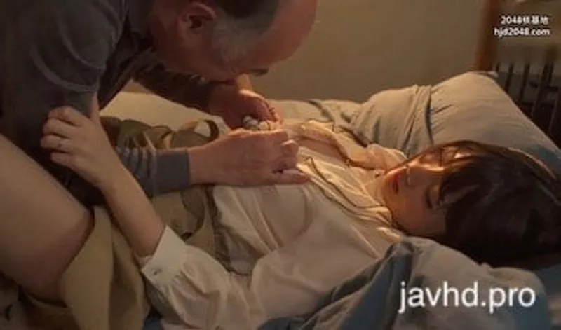 Chồng yêu đi vắng vợ yêu bị lão già nhà sát bên hiếp suzu harumiya